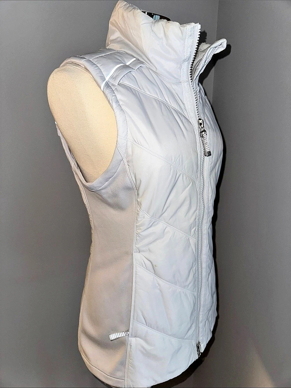 Athleta Rock Ridge PrimaLoft® Chevron Vest Fog Gray Medium - Picture 4 of 10